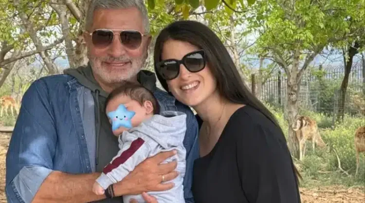 Γιώργος Πατούλης: Το πρώτο μπάνιο στη θάλασσα μαζί με τον τεσσάρων μηνών γιο του