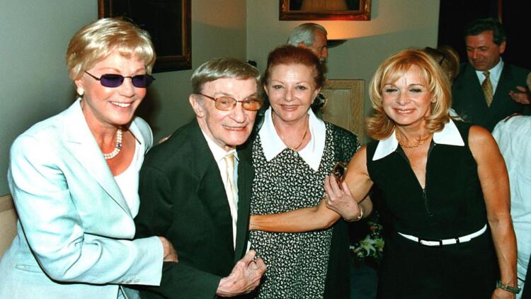 Ντίνος Ηλιόπουλος: Σαν σήμερα (04/06/2001) έφυγε από την ζωή – Η επιτυχία, η πτώχευση, οι δύο γάμοι και ο έρωτας με τη Φόνσου