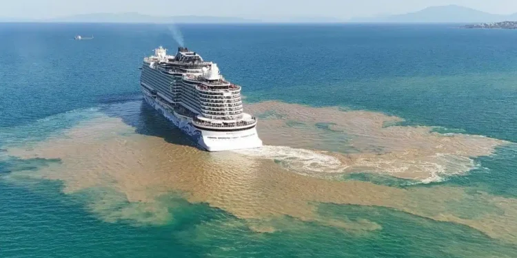 Βόλος: Το αποχαιρετιστήριο «δώρο» που «άφησε» πίσω του το κρουαζιερόπλοιο NORWEGIAN