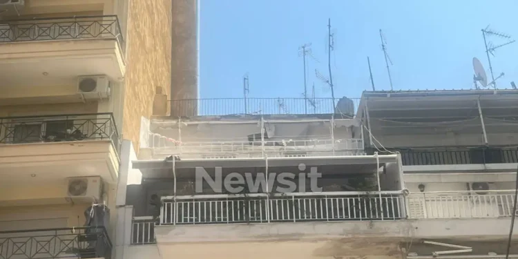 Θεσσαλονίκη: Εξοργιστικό βίντεο με τον σπαραγμό του μωρού που οι γονείς του το κλείδωσαν στο μπαλκόνι για να κοιμηθούν