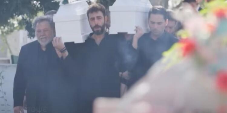 Κηδεία στη Γη της Ελιάς: Ανατριχιαστικές εικόνες των διδύμων με τα λευκά φέρετρα