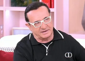 Λευτέρης Πανταζής: «Έχω σχέση με μια 30χρονη, μου δίνει τη δροσιά της και της δίνω την εμπειρία μου»
