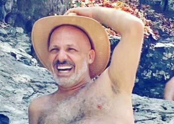 «Μου άρεσε ένα αγόρι που…» – Σούσουρο με τον Νίκο Μουτσινά