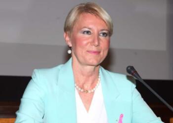 «Πoλεμάμε τον καρκίνο»: Συγκλονίζει η φωτογραφία της Νατάσας Παζαΐτη μέσα από το χειρουργείο