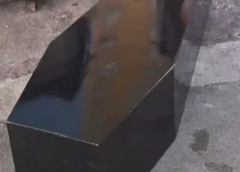 Χαμός σε κηδεία: Η νεκρή άνοιξε τα μάτια – Έτρεχαν πανικόβλητοι οι συγγενείς