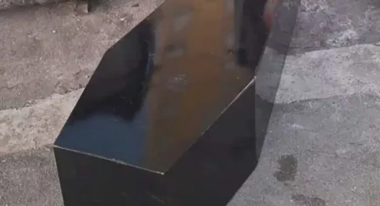 Χαμός σε κηδεία: Η νεκρή άνοιξε τα μάτια – Έτρεχαν πανικόβλητοι οι συγγενείς