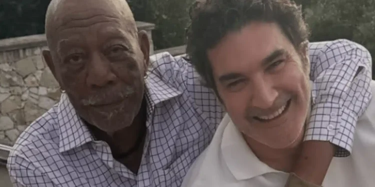 Στους Παξούς ο Μόργκαν Φρίμαν παρέα με τον Χριστόφορο Παπακαλιάτη