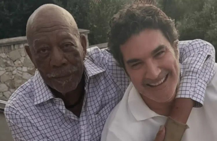 Στους Παξούς ο Μόργκαν Φρίμαν παρέα με τον Χριστόφορο Παπακαλιάτη