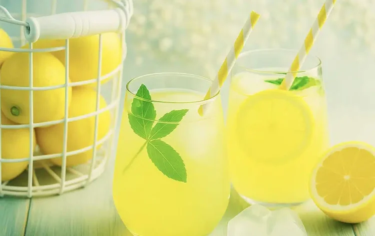 Η πιο δροσιστική λεμονάδα χωρίς ζάχαρη – Έτοιμη σε 5 λεπτά με μόνο 3 υλικά