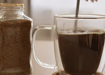 Προειδοποίηση σε όσους πίνουν στιγμιαίο καφέ – Ερευνητές τον συνδέουν με σοβαρή πάθηση