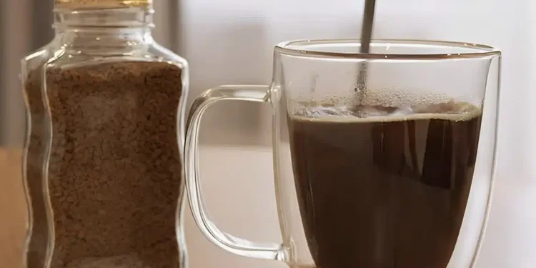 Προειδοποίηση σε όσους πίνουν στιγμιαίο καφέ – Ερευνητές τον συνδέουν με σοβαρή πάθηση