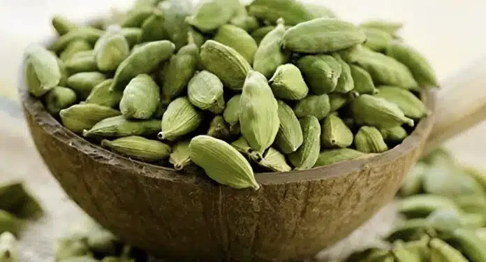 Το ισχυρό μπαχαρικό που ρυθμίζει φυσικά το σάκχαρο, τα τριγλυκερίδια και τη χοληστερόλη