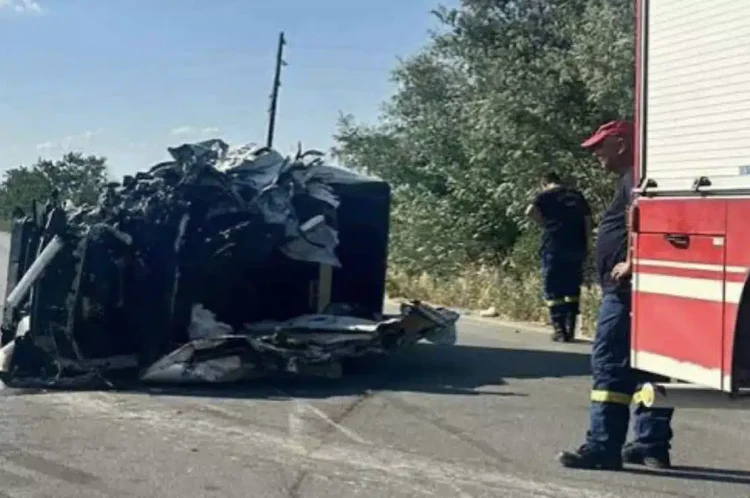 Ξεκληρίστηκε οικογένεια στην άσφαλτο: Νεκροί πατέρας και γιος – Στο νοσοκομείο η μητέρα και το ανήλικο παιδί