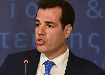 Πλεύρης: «Όποιος έρχεται παράνομα στην Ελλάδα, είτε θα επιστρέφει στη χώρα προέλευσης ή θα μπαίνει φυλακή»