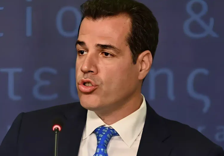 Πλεύρης: «Όποιος έρχεται παράνομα στην Ελλάδα, είτε θα επιστρέφει στη χώρα προέλευσης ή θα μπαίνει φυλακή»