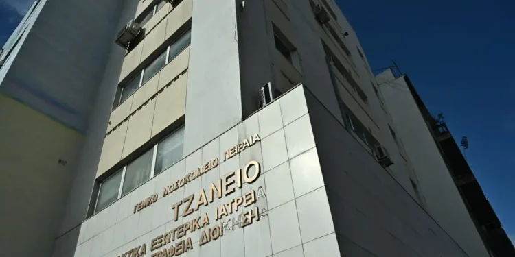 Τζάνειο: Νοσηλευτής έβαλε λάθος ομάδα αίματος σε 62χρονη – Υπέστη πολλαπλά εγκεφαλικά και νοσηλεύεται διασωληνωμένη