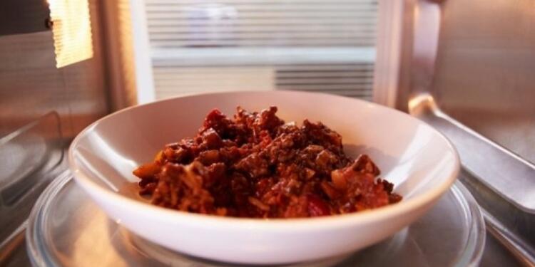 Σωστό δηλητήριο: Αυτά είναι τα 9 φαγητά που δεν πρέπει ποτέ να ξαναζεστάνεις