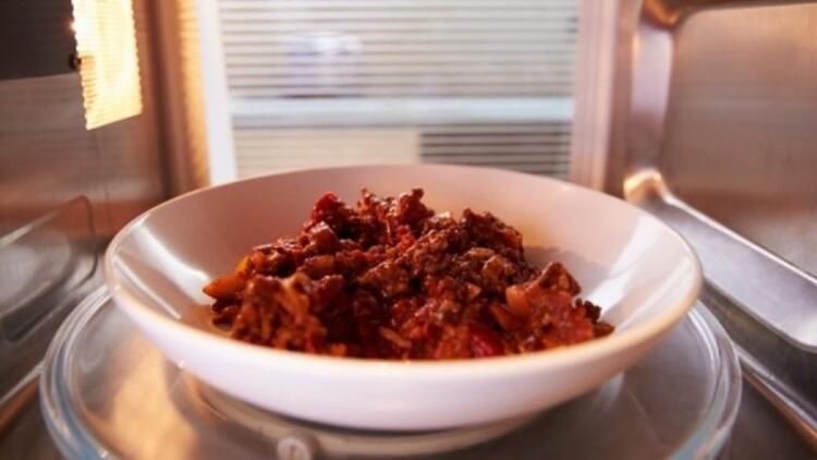 Σωστό δηλητήριο: Αυτά είναι τα 9 φαγητά που δεν πρέπει ποτέ να ξαναζεστάνεις