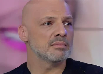 «Είμαι σε σχέση με τον…»: Το παραδέχθηκε ο Νίκος Μουτσινάς!