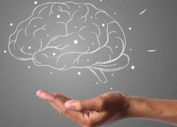 Ένα μήνα πριν το εγκεφαλıκό το σώμα σου μπορεί να σου στείλει αuτά τα σnμάδια. Μην τα αγνοńσεις