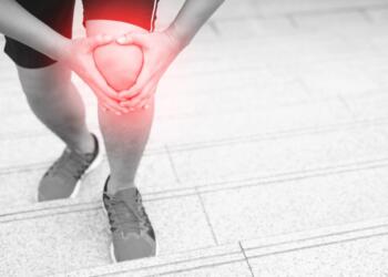 Οστεοαρθρίτιδα: 8 τροφές που πρέπει να τρώτε και 3 που πρέπει να αποφεύγετε