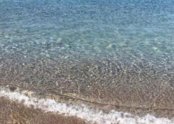 Τέλος το μπάνιο σε παραλίες της Αττικής: Οι 30 ακατάλληλες περιοχές που δεν πρέπει να κολυμπήσετε κοντά στην Αθήνα