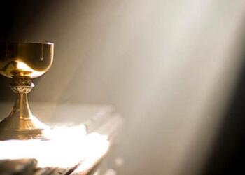 Επιτρέπεται να κοινωνήσουν γυναίκες με έμμηνο ρύση;