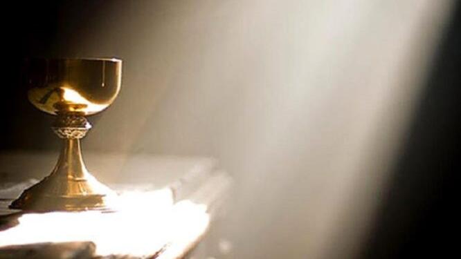 Επιτρέπεται να κοινωνήσουν γυναίκες με έμμηνο ρύση;