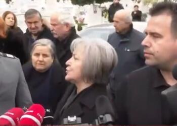 Τέλος από την εισαγγελία η Σοφία Καλογήρου – «Έδωσα τον όρκο έχοντας στα σπλάχνα μου τον Βασίλη, την αποχαιρετώ ντυμένη στα μαύρα»