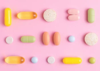 Καρδιολόγος προειδοποιεί: Αυτά είναι τα 5 κοινά συμπληρώματα που μπορεί να προκαλέσουν έμφραγμα και ηπατική ανεπάρκεια