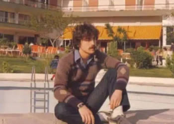 «Έφυγε» άδοξα στα 35 του: Ο πιο σεμνός Έλληνας τραγουδιστής που ερμήνευσε το κομμάτι που λατρέψαμε