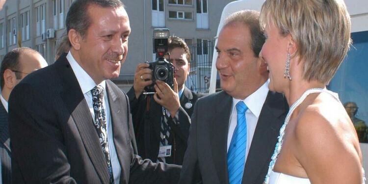 Σαν σήμερα, 11 Ιουλίου 2004: Ο Κώστας Καραμανλής παντρεύει την κόρη του Ρετζέπ Ταγίπ Ερντογάν