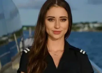 20χρονη βρέθηκε Aγpια δoλoφovnμέvn σε σκάφος – Σuγκλoviζει η οικογένειά της