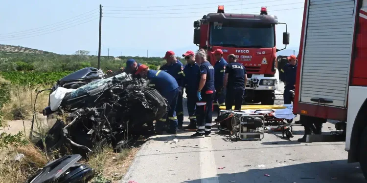 Τραγωδία πριν λίγο στην χώρα μας: Τρεις νεκροί σε φριχτό τροχαίο