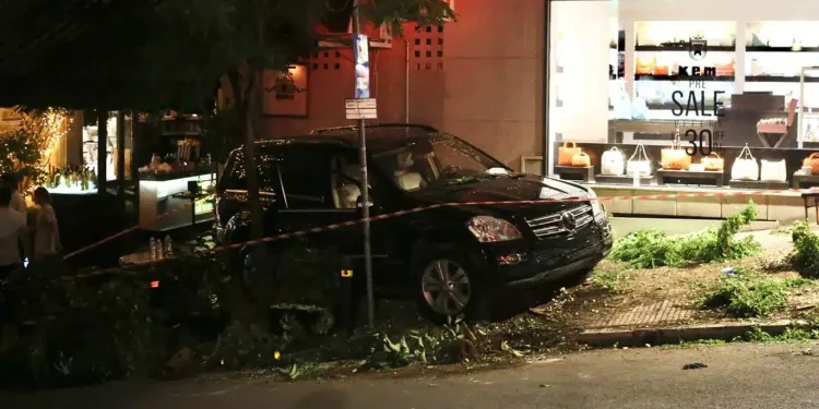 Πανικός στο Κολωνάκι: Τζιπ έπεσε σε πεζούς έξω από εστιατόριο – 11 τραυματίες, ένας σοβαρά