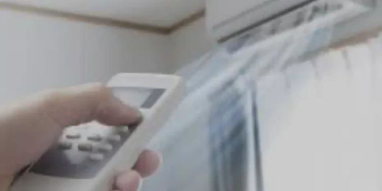 Δείτε Πόσο ρεύμα καίει ο ανεμιστήρας δαπέδου και ο ανεμιστήρας οροφής και Πόσο ρεύμα καίει το κλιματιστικό