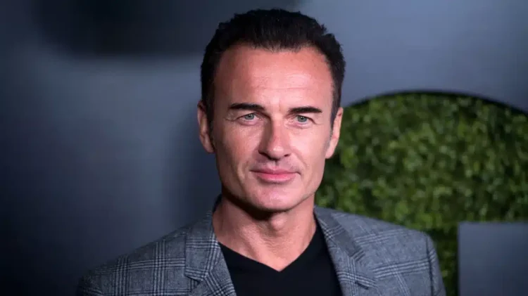 Έφυγε από τη ζωή ο ηθοποιός Τζούλιαν ΜακΜάχον σε ηλικία μόλις 56 ετών