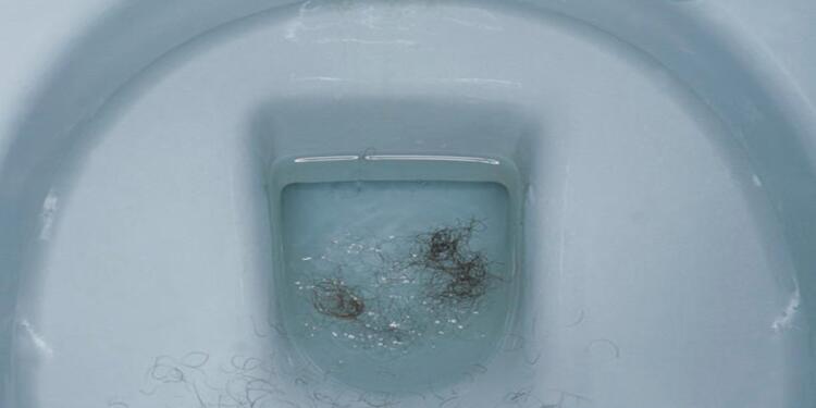 Μην πετάτε ποτέ τις τρίχες σας στην τουαλέτα: Ποιος είναι ο λόγος