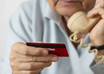 Μην απαντήσετε: Το τηλεφώνημα που αδειάζει τραπεζικoύς λoγαριασμούς