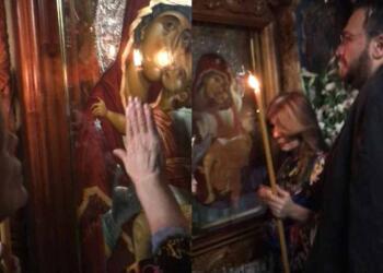 «Κλαίει, δες»: «Λύγισαν» μπροστά στην εικόνα της Παναγίας Παρηγορήτριας η Κατερίνα Στανίση και ο Φίλιππος Καμπούρης