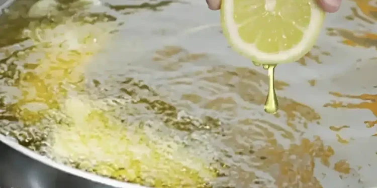Γιατί πρέπει να στύβετε ένα λεμόνι πριν το τηγάνισμα;