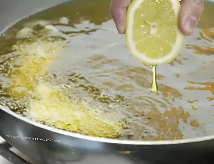 Γιατί πρέπει να στύβετε ένα λεμόνι πριν το τηγάνισμα;