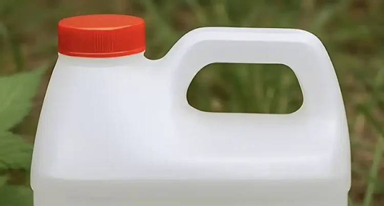 Η γιαγιά μου ορκίζεται σε αυτή τη συνταγή ζıζανıοκτόνου. Δείτε πώς λειτουργεί