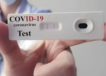 Το οξύ σύμπτωμα της νέας μετάλλαξης του κορονοϊού – «Όλοι περιγράφουν ότι δεν υποφέρεται»