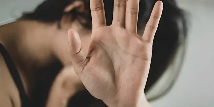 Νέα φpίκη στην χώρα μας: Κατακρατούσε χωρίς τη θέλησή της 17χρονη, την βiαζε και την εξέδıδε