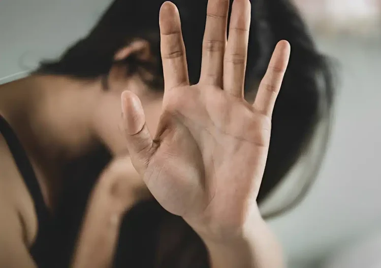 Νέα φpίκη στην χώρα μας: Κατακρατούσε χωρίς τη θέλησή της 17χρονη, την βiαζε και την εξέδıδε