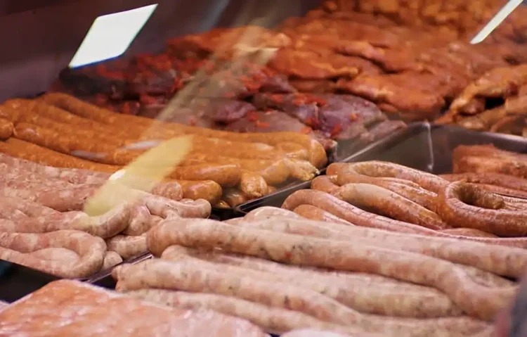 Λουκέτο σε 2 κρεοπωλεία μετά τον θάνατο 12χρονης