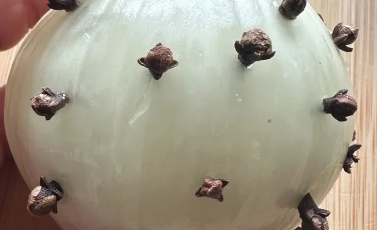 Γαρύφαλλα και κρεμμύδι: Μια διαχρονική παράδοση με σύγχρονα οφέλη