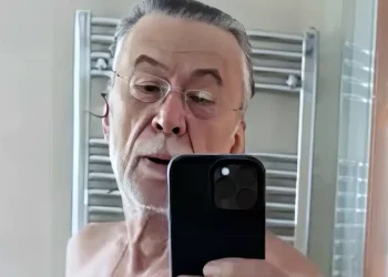 Χαμός με τον Τριανταφυλλόπουλο – Έδειξε το κοpμί του στα 70 του χρόνια και έπεσαν σαγόνια με την τέλεια φυσική του κατάσταση