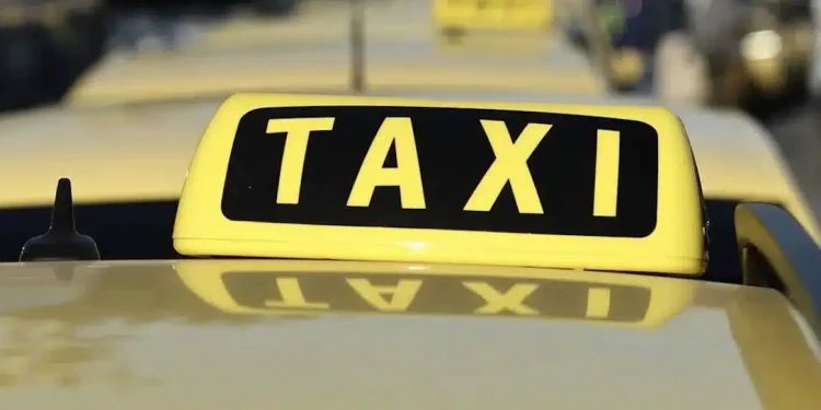 Χειροπέδες σε οδηγό ταξί που χρέωσε 310 εupώ για «Ελ. Βενιζέλος» – Σύνταγμα